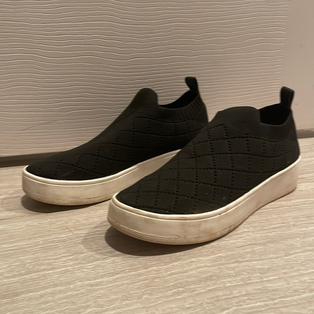 Steve Madden black slip-on shoes